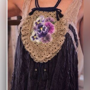 Shabby chic style jabot